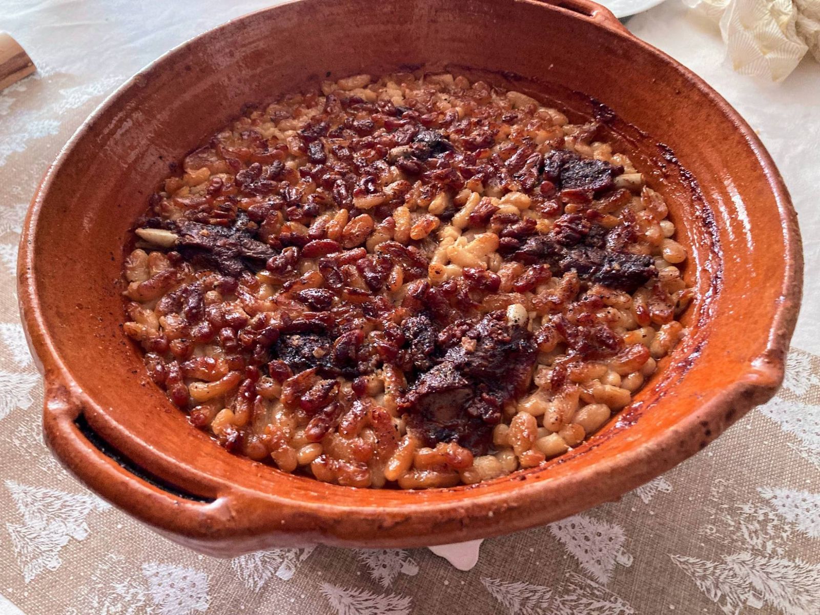 Cassoulet de Castelnaudary dans sa cassole